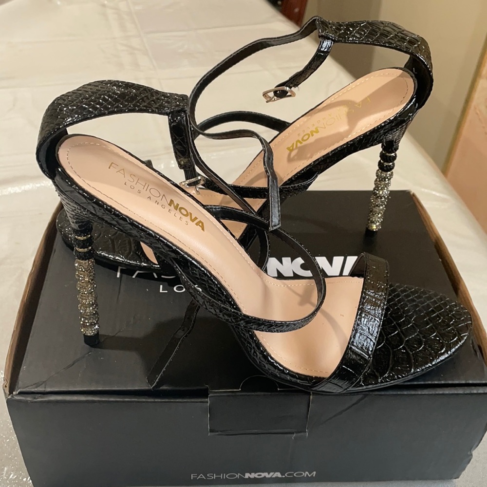 Fashion nova shoe heel *brand new*